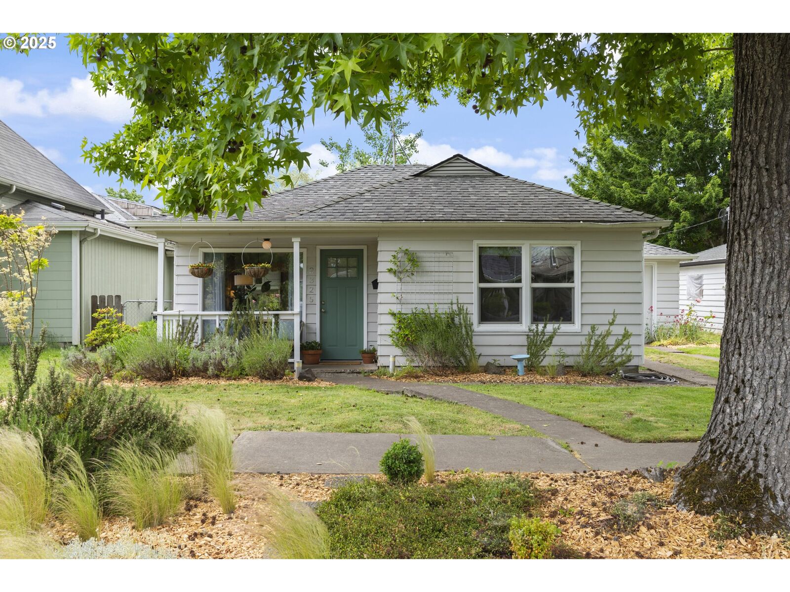 Property Photo: 2325 Laurel Ave OR 97301