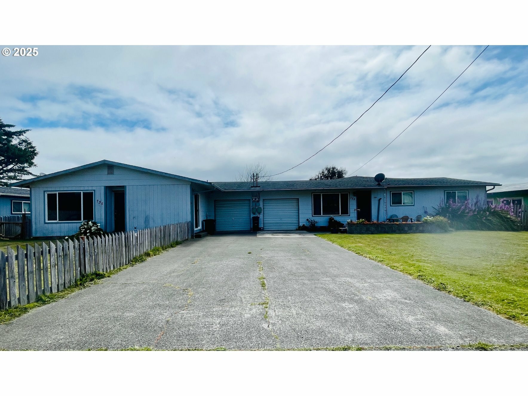 755 735 Bluff Ave  Bandon OR 97411 photo