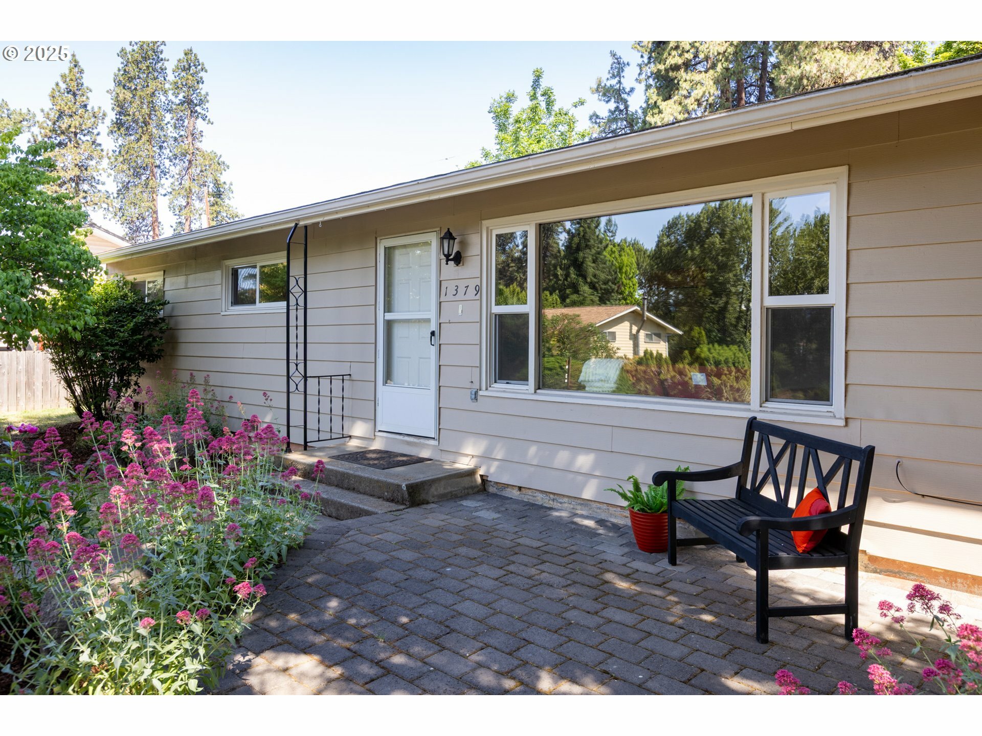 Property Photo: 1379 Tucker Rd OR 97031