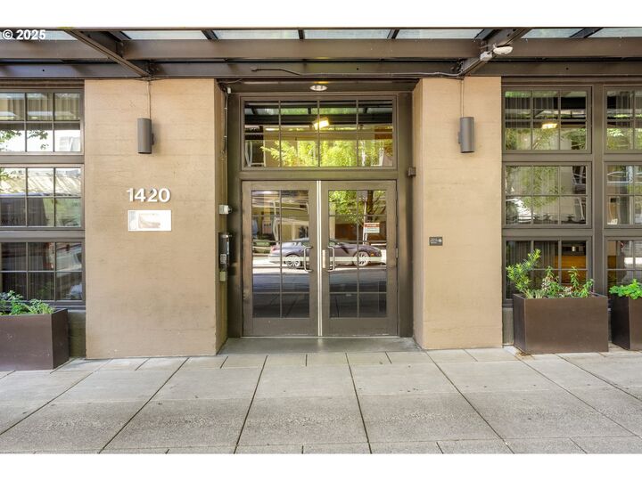 Property Photo:  1420 NW Lovejoy St 515  OR 97209 