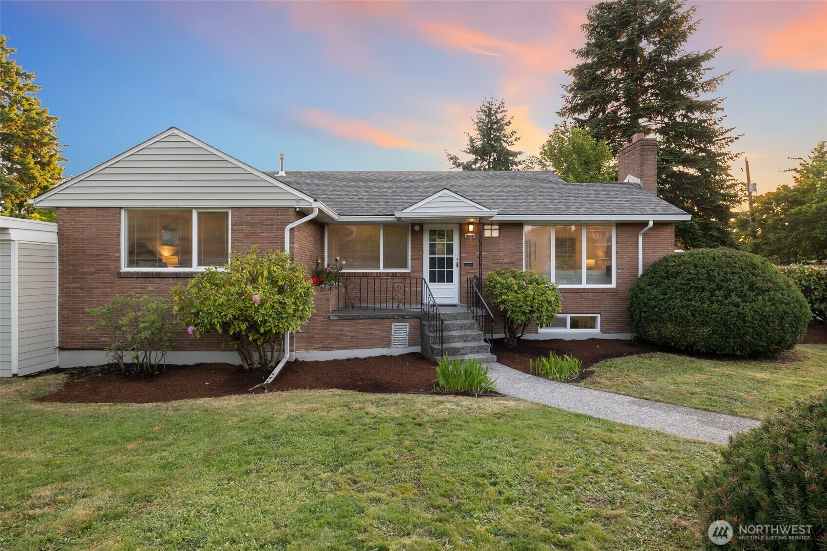 Property Photo:  6559  43rd Avenue NE  WA 98115 