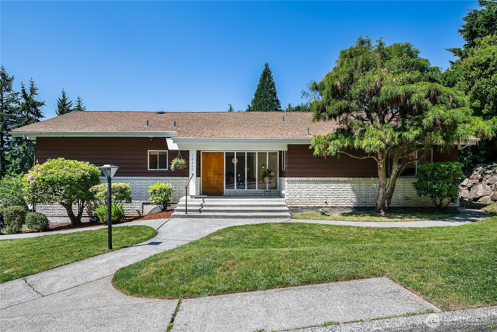 Property Photo: 18609 41st Place NE WA 98155