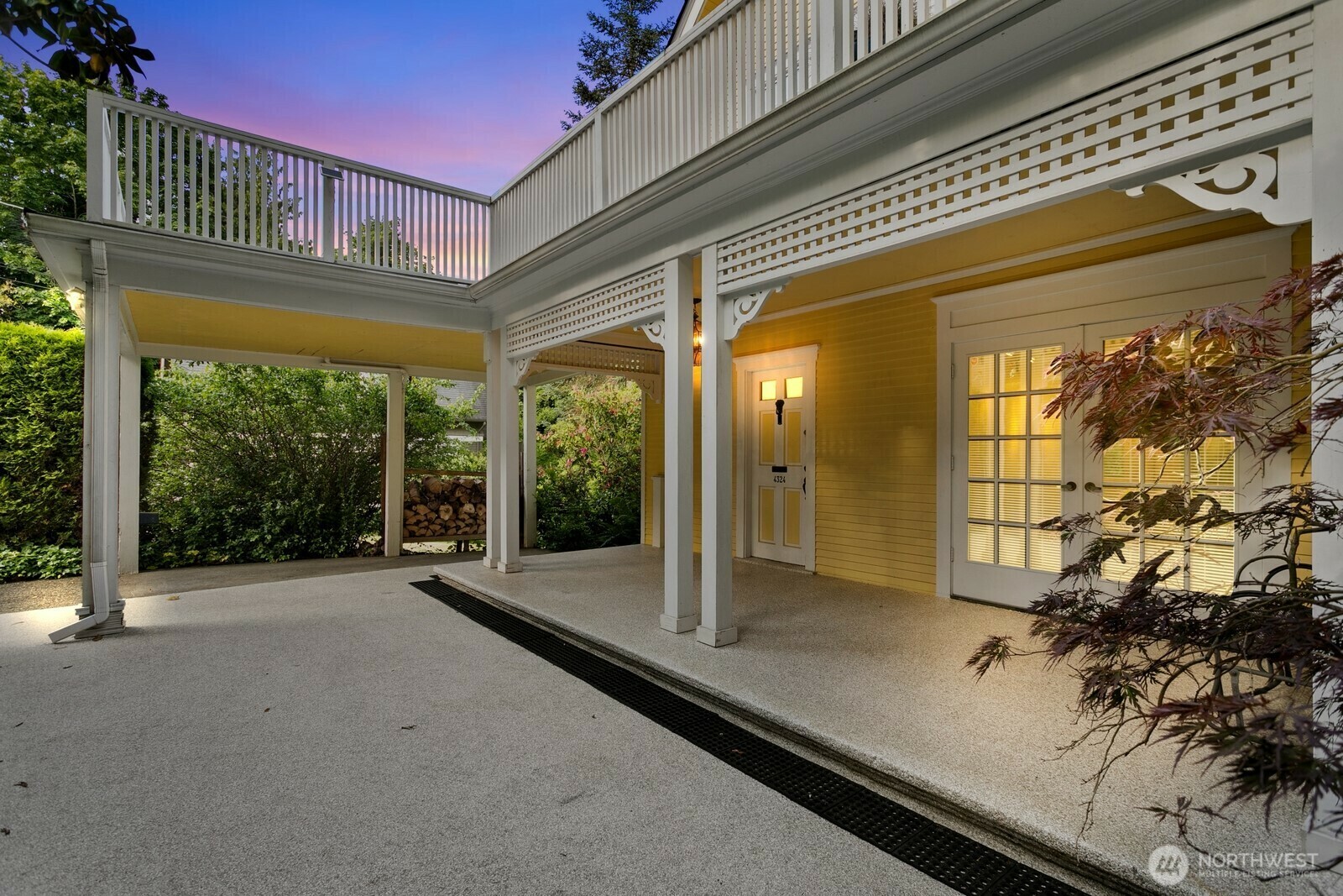 Property Photo:  4324  35th Avenue W  WA 98199 
