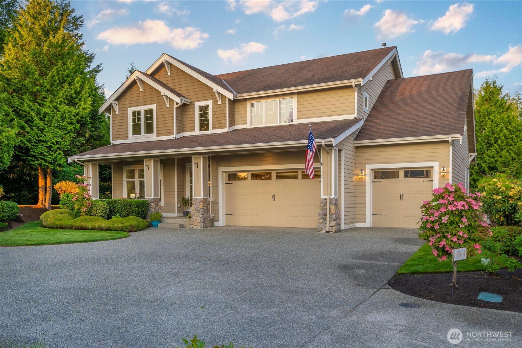 Property Photo:  13564 SE 159th Place  WA 98058 