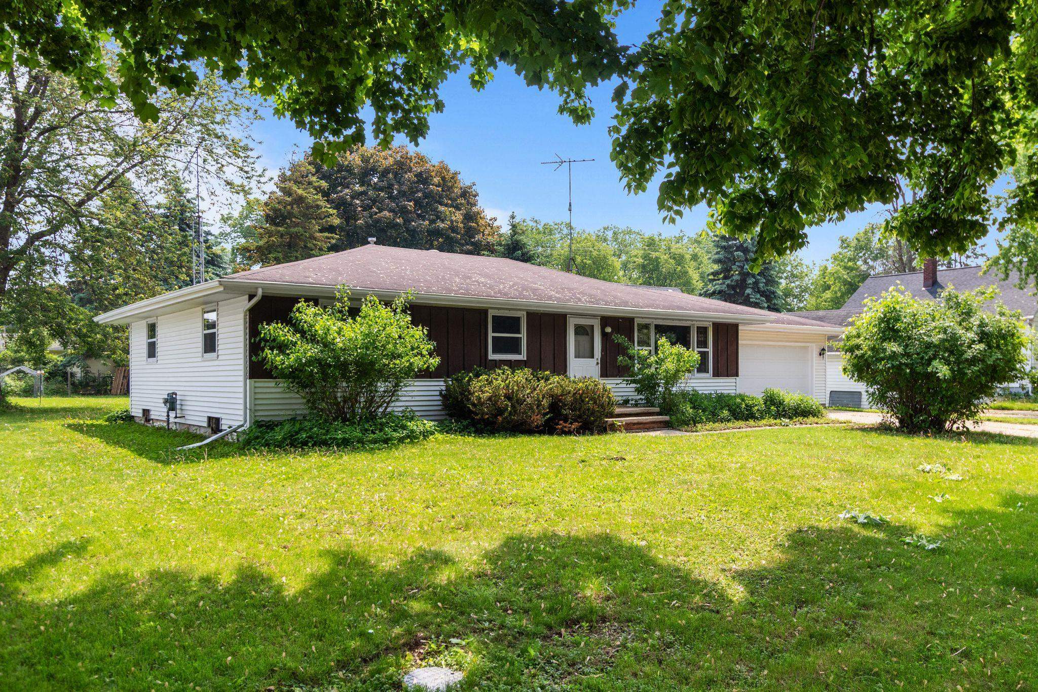 Property Photo: 1636 S Driscoll Street WI 54914