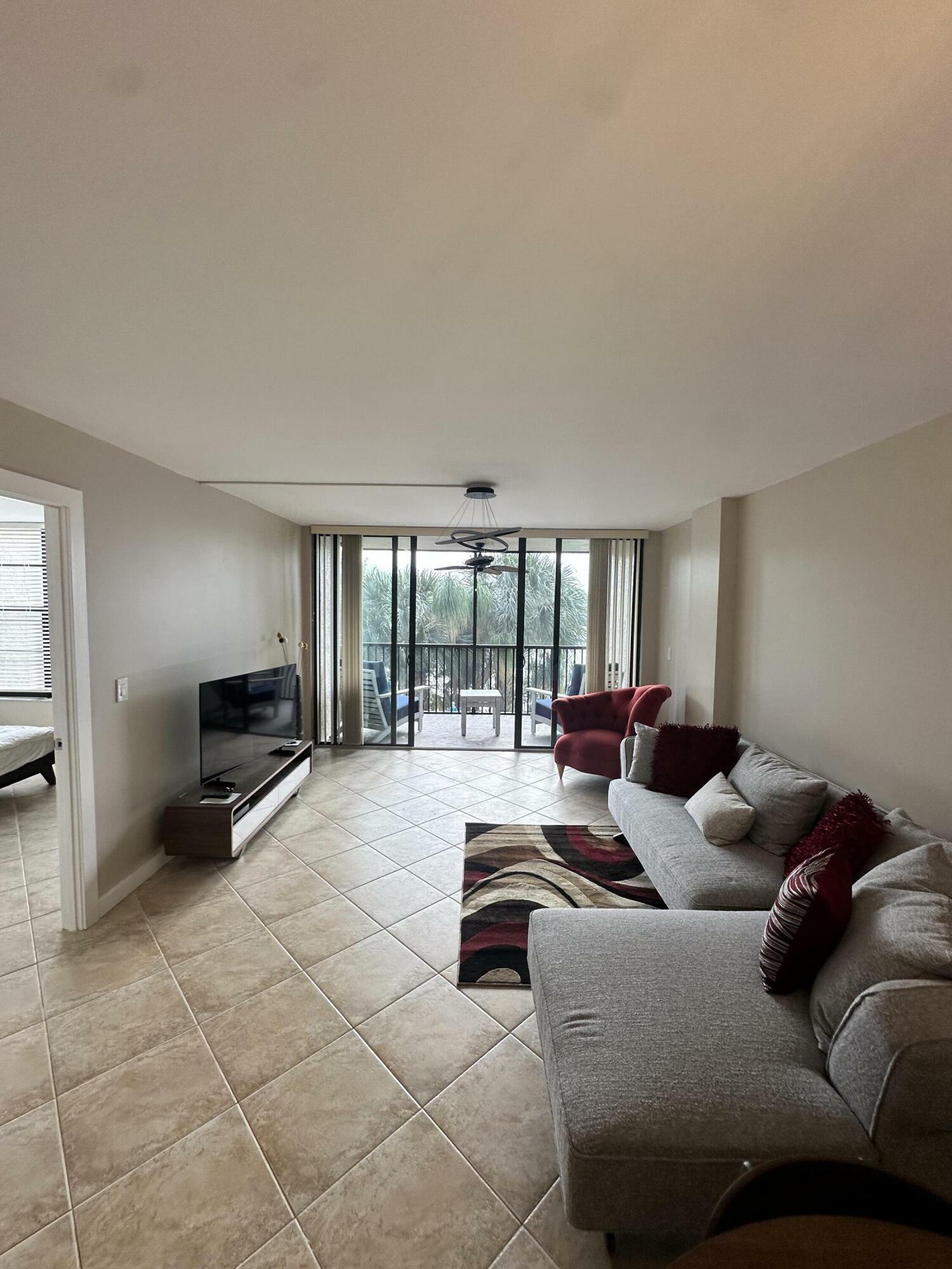 Property Photo: 22 Royal Palm Way 2040 FL 33432