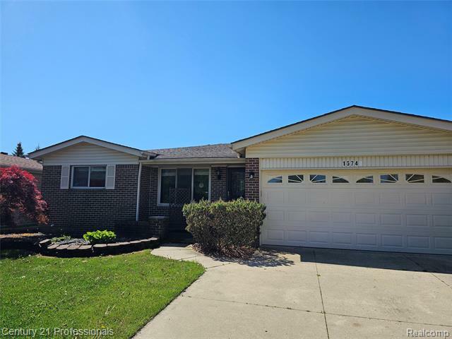 Property Photo: 15748 Robert Drive MI 48044