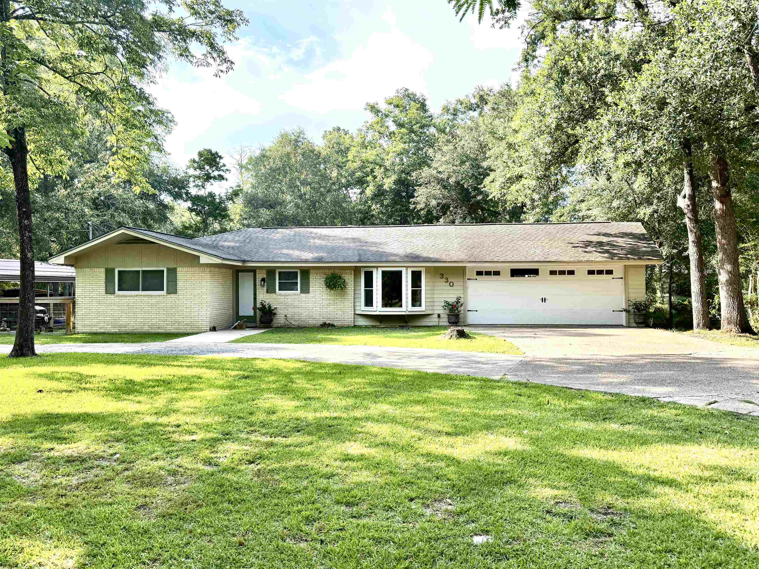 Property Photo: 330 Hillcrest TX 77659
