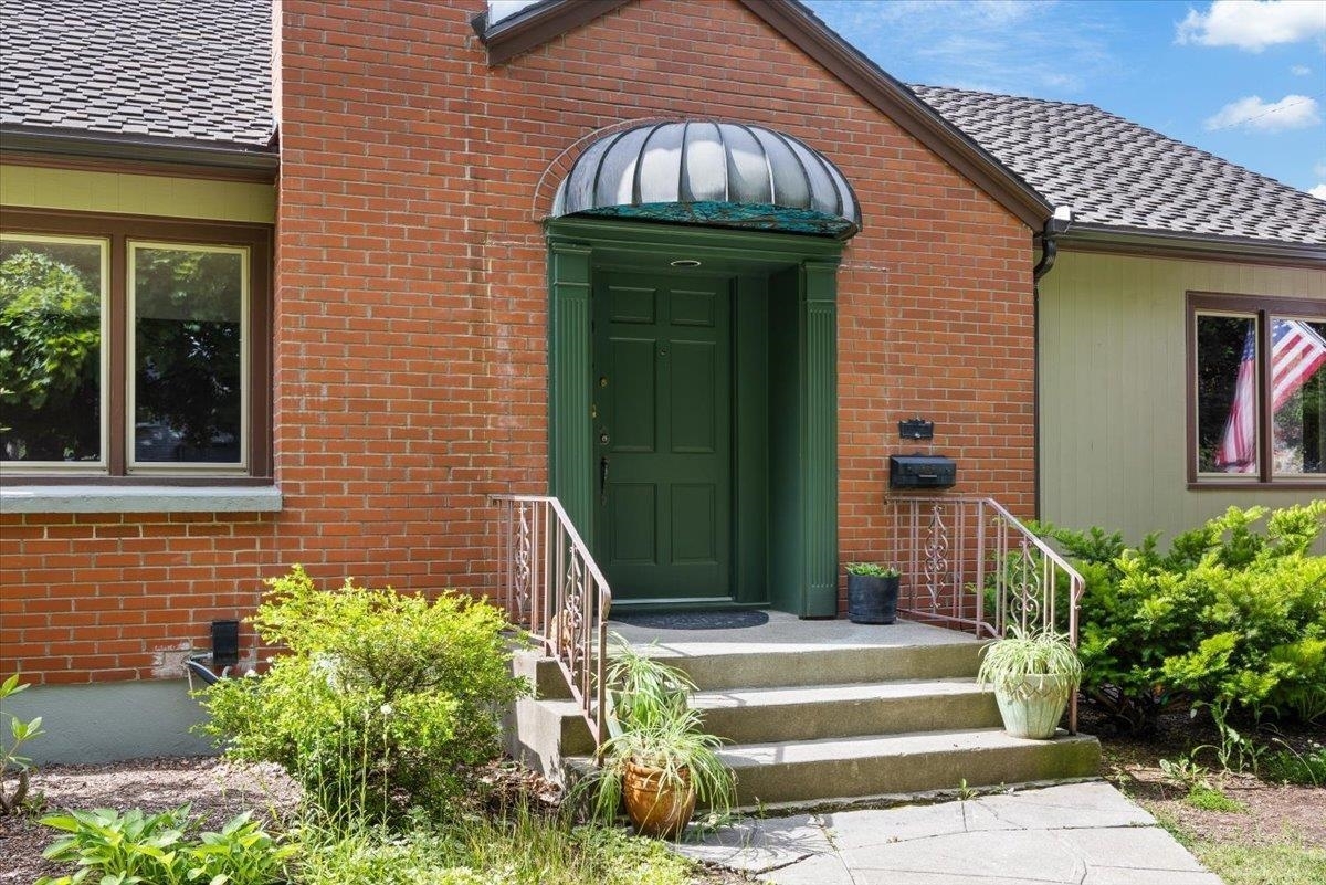 Property Photo:  904 E 40th Ave  WA 99203 