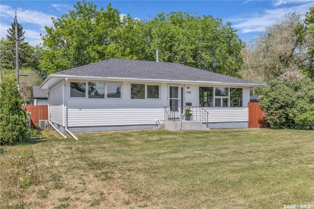 Property Photo: 2202 William Avenue SK S7J 1A6
