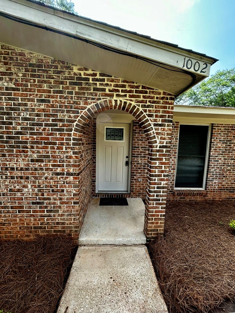 Property Photo:  1002 Monterey Ct.  AL 36303 