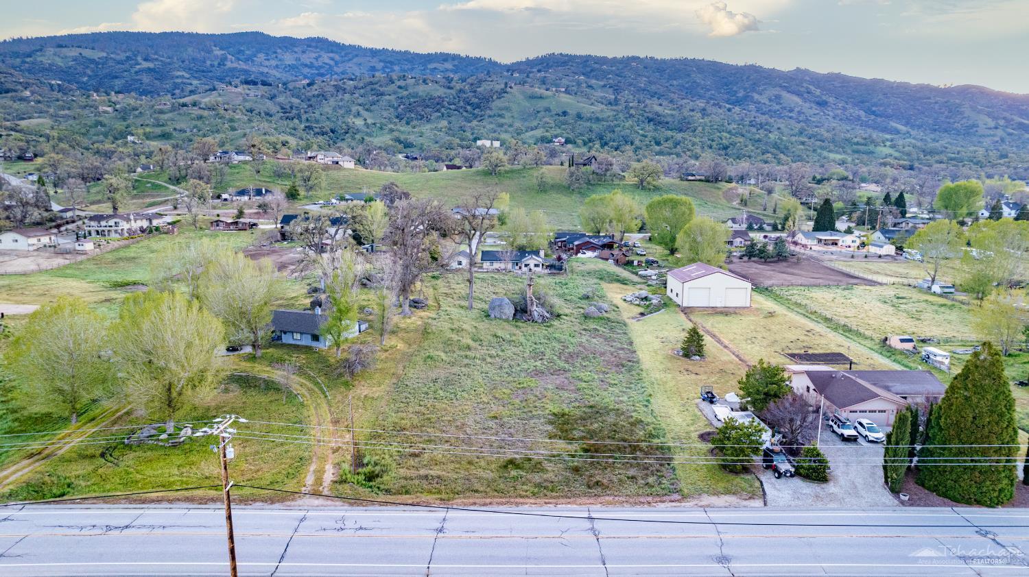Property Photo:  29021 N Lower Valley Rd Road  CA 93561 