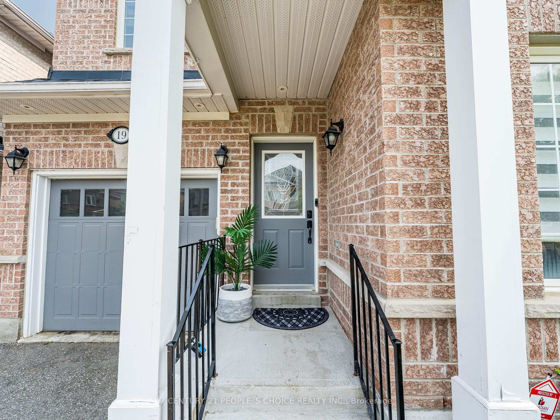 Property Photo:  19 Barden Crescent  ON L1Z 2A8 