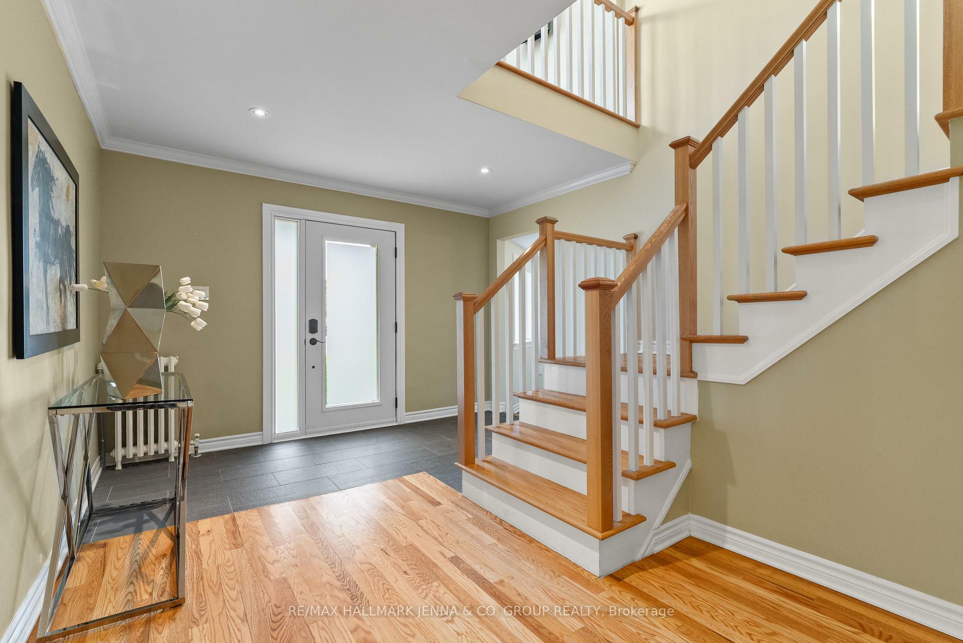 Property Photo: 824 Nesbitt Place ON K2C 0K1