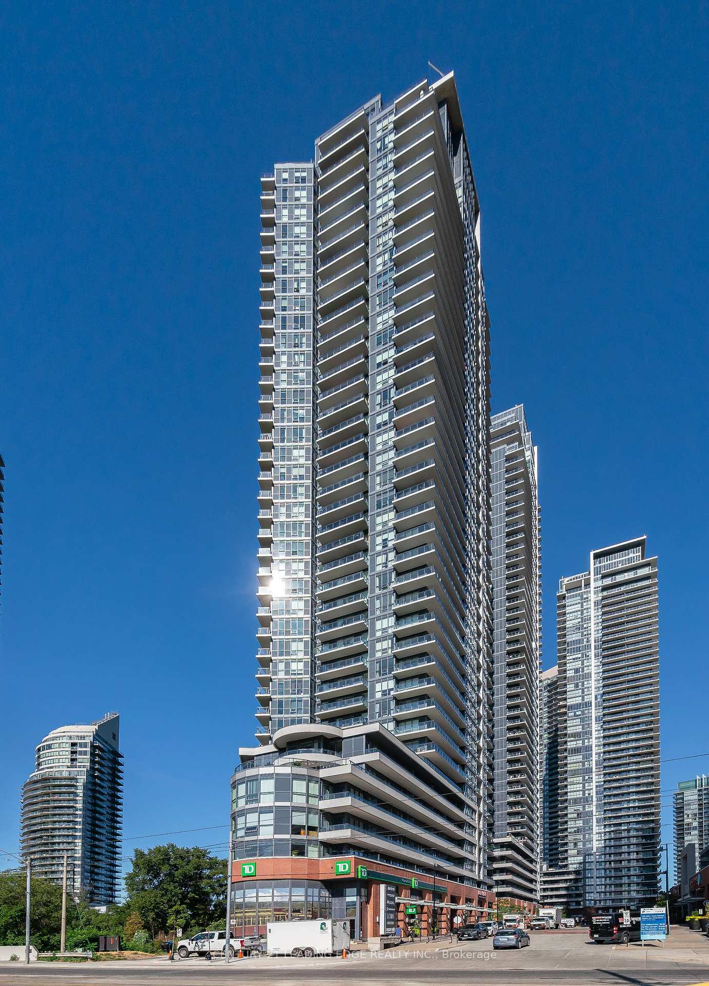 Property Photo: 2212 Lakeshore Boulevard W 811 ON M8V 0C2