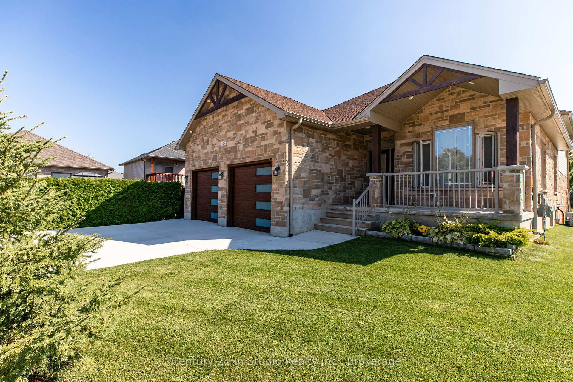 Property Photo: 439 Ridge Street ON N0H 2C1