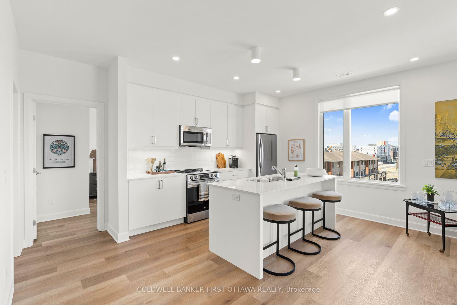 Property Photo:  520 Pimiwidon Street 206  ON K1K 5B4 