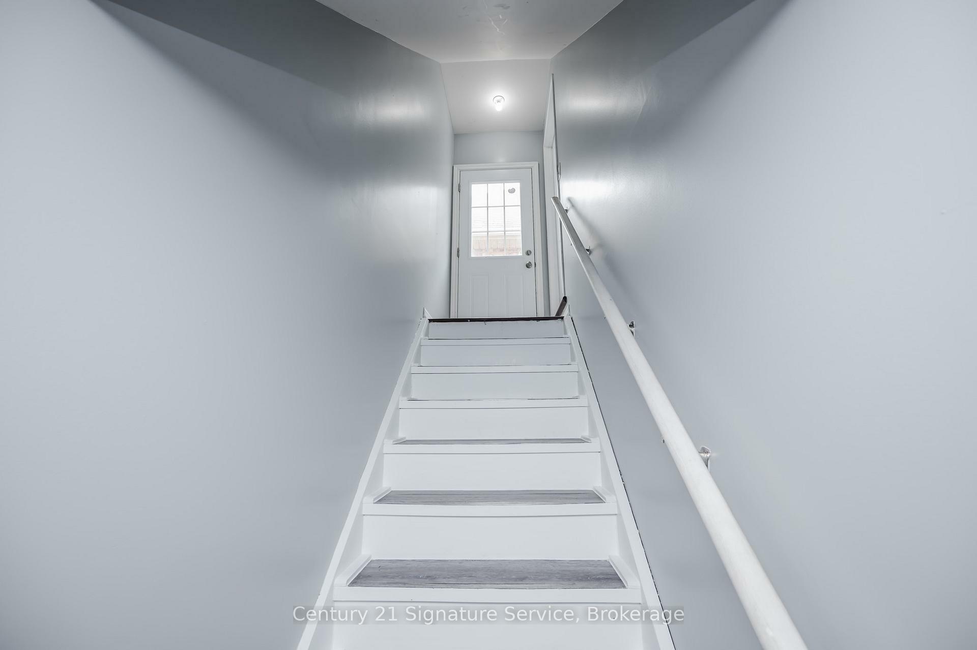 Photo de la propriété: 27 Mooney Trail Basement ON L9R 0J4