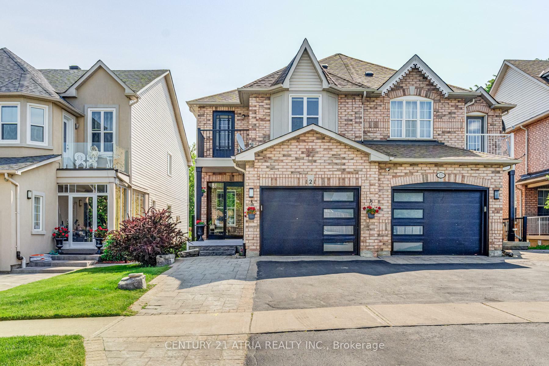 Property Photo: 121 English Oak Drive ON L4E 3X4