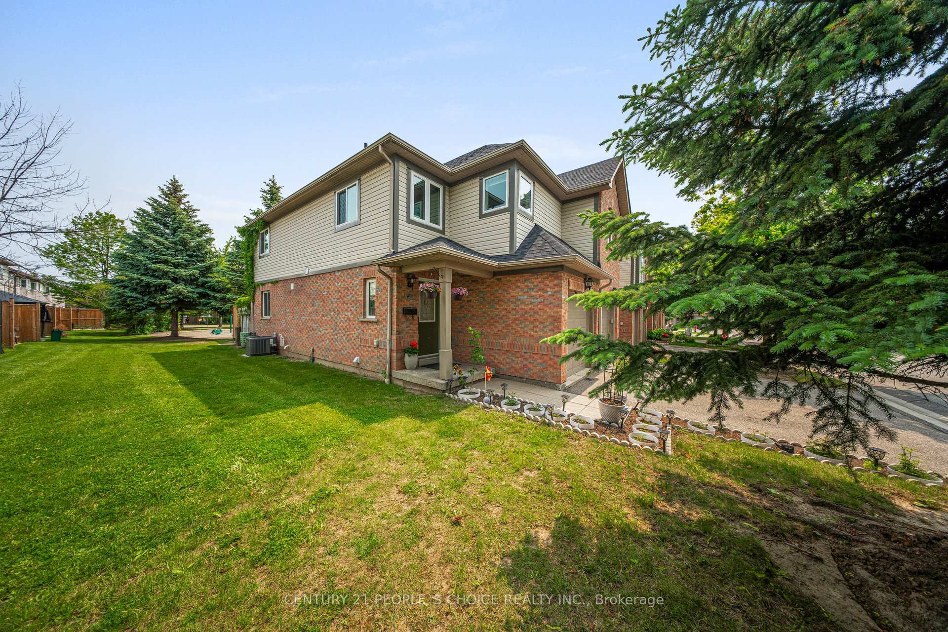 Property Photo: 5255 Guildwood Way 1 ON L5R 4A6