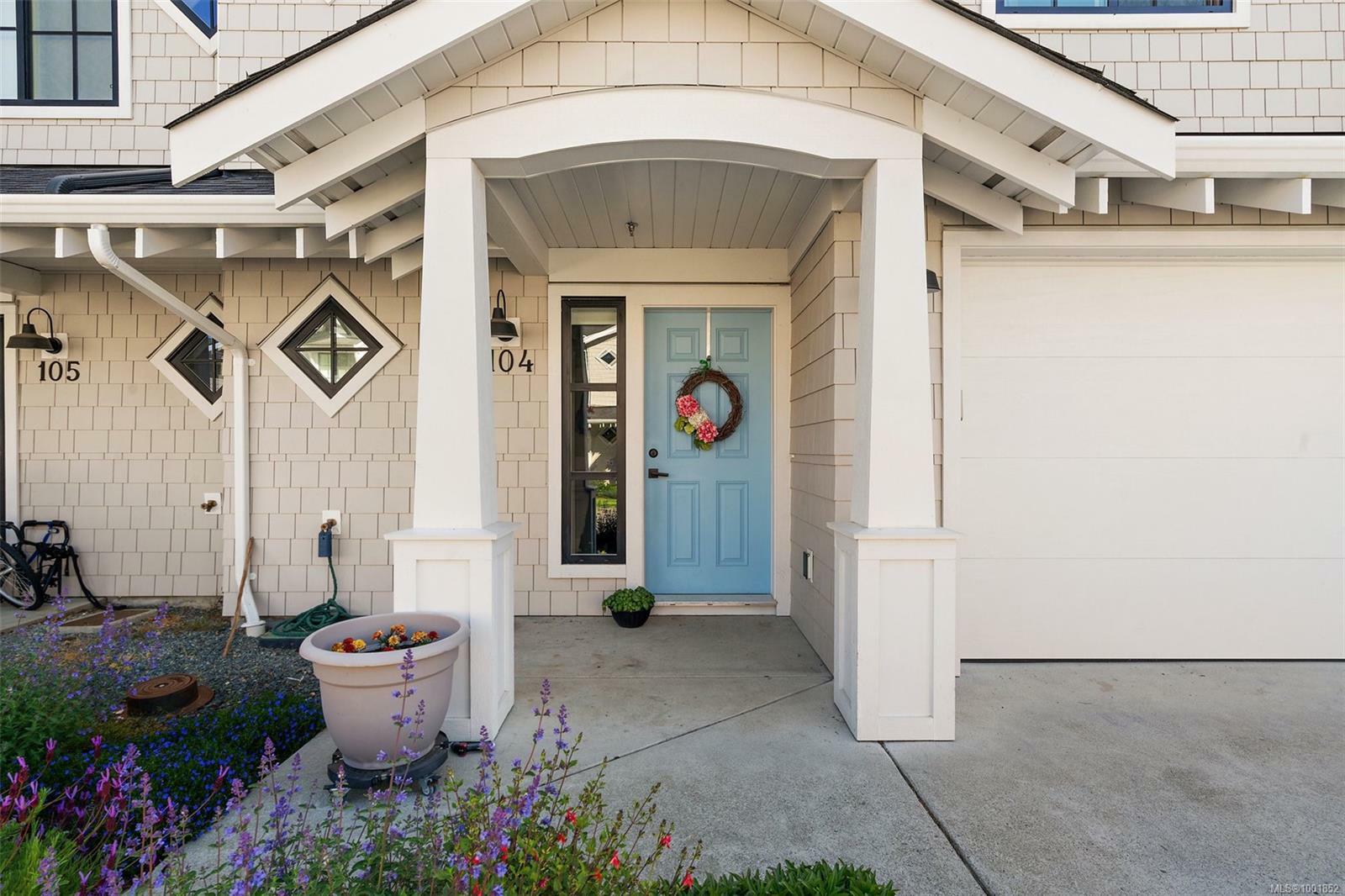 Property Photo: 2096 Kennedy St 104 BC V9Z 0Z1