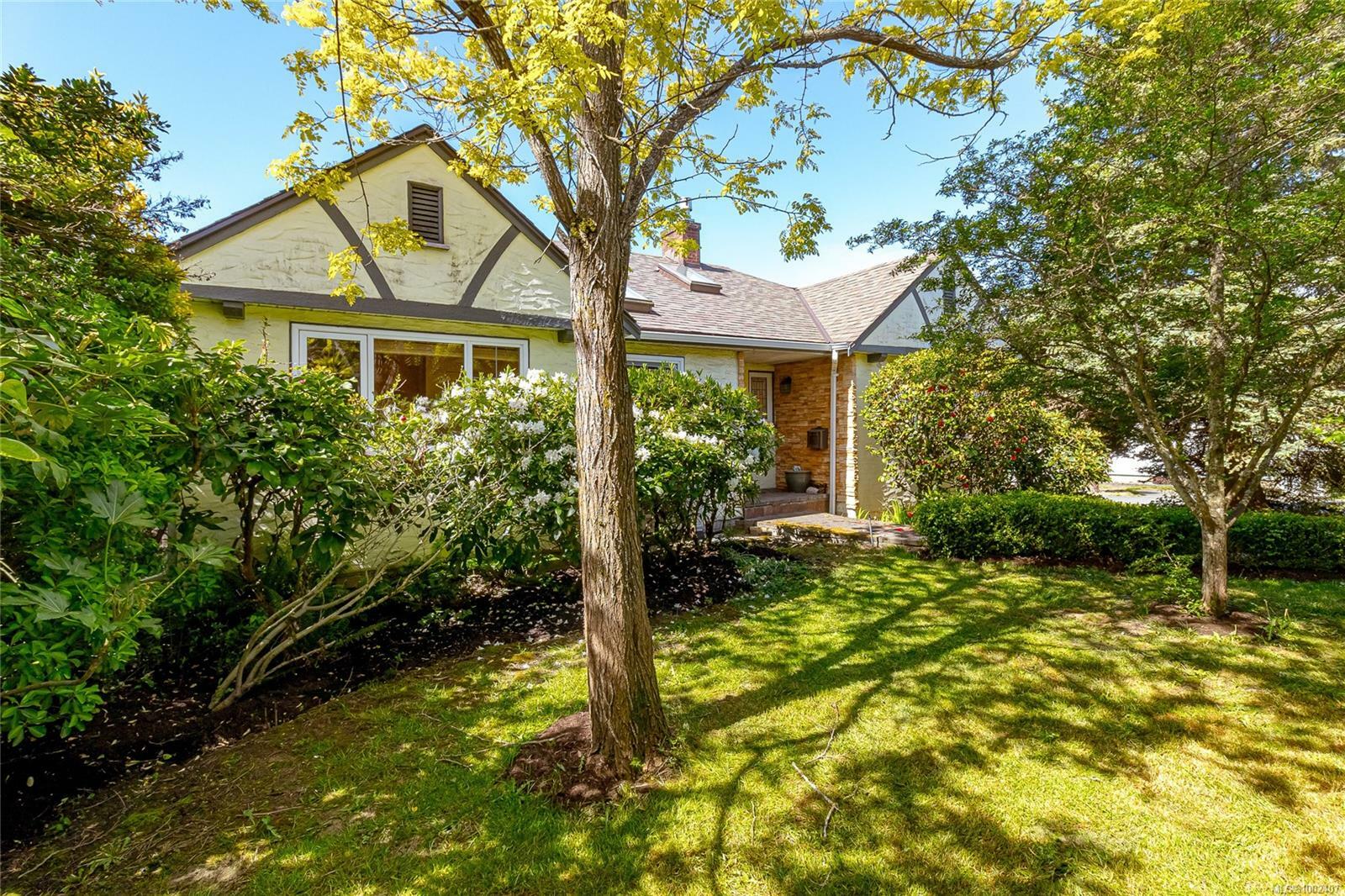 Property Photo: 3872 Carey Rd BC V8Z 4C7