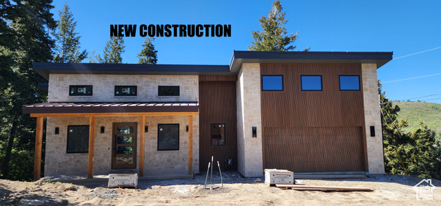 Property Photo: 101 Crestview Cir UT 84098