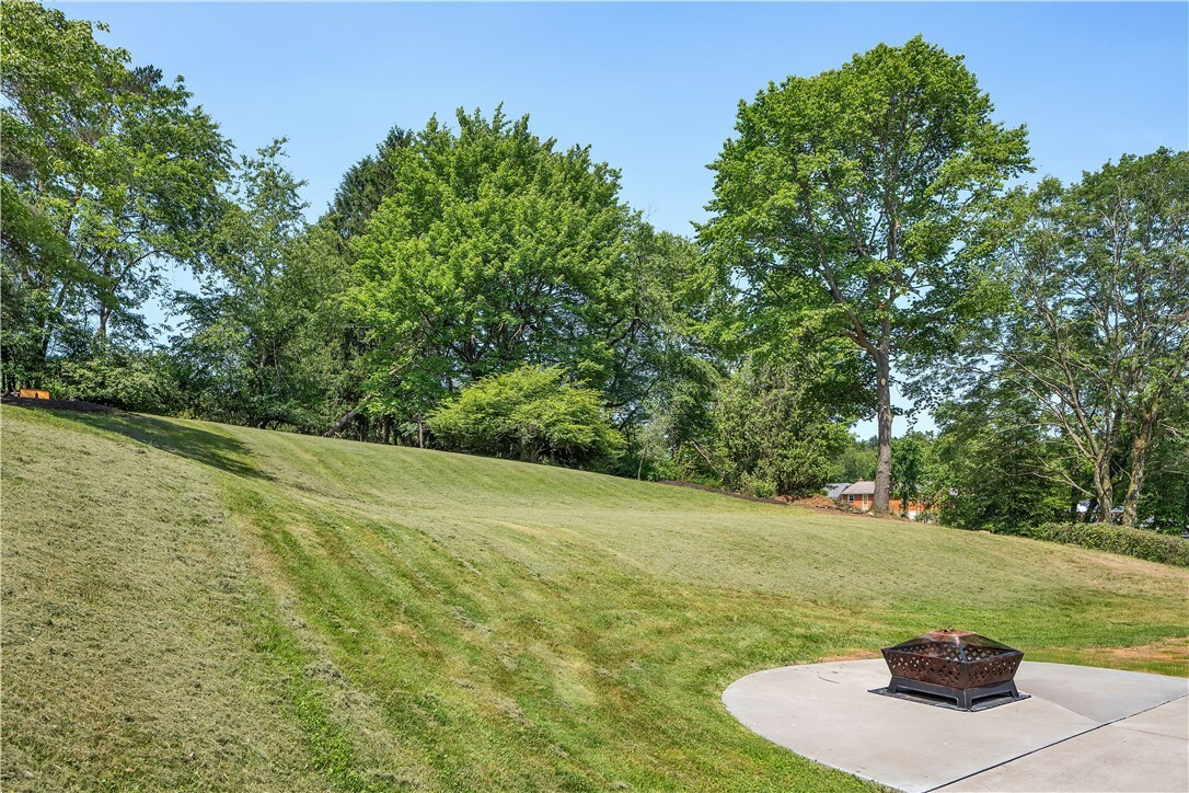 Property Photo: 2931 Kilcairn Ln PA 15101