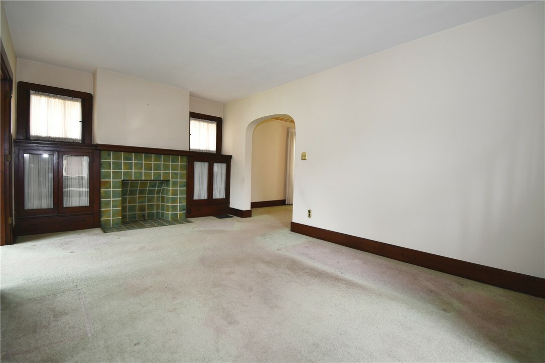 Property Photo: 679 E Shady Dr PA 15228