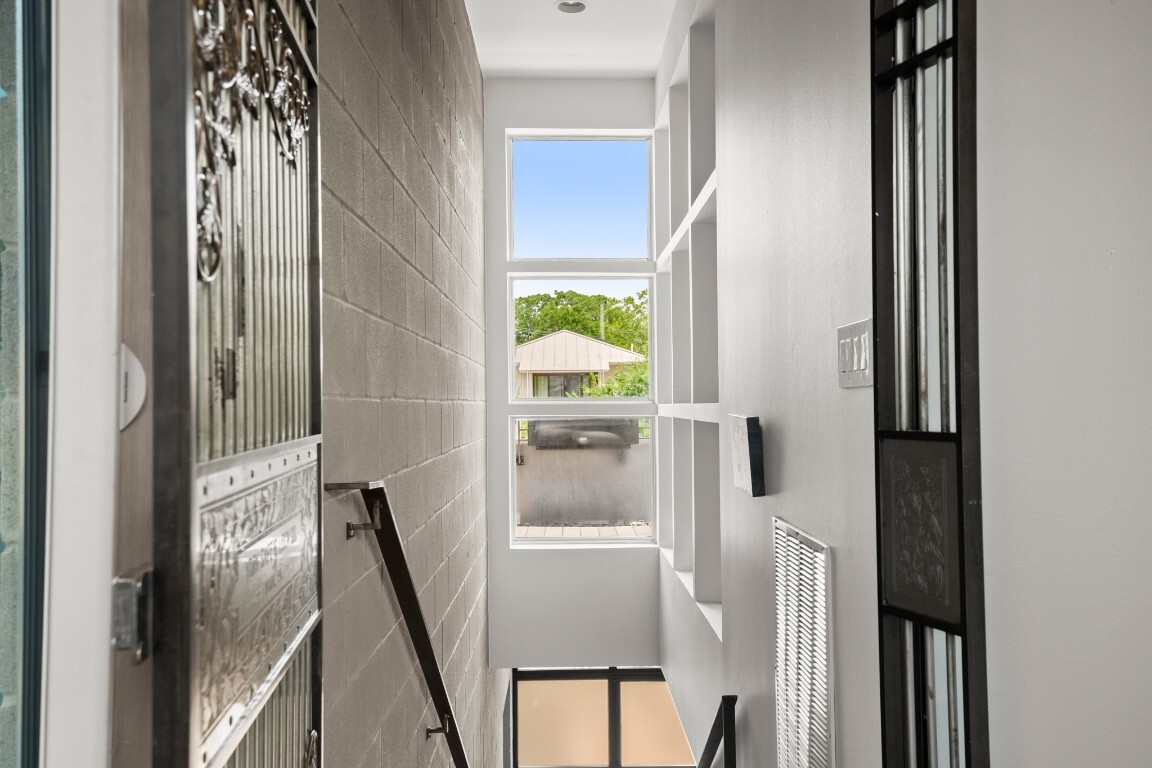 Property Photo:  1003 E 8th Street  TX 78702 