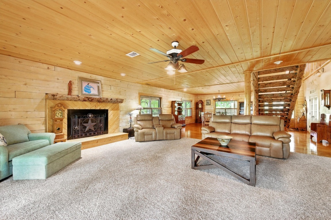 Property Photo: 421 Thurman Road TX 78666