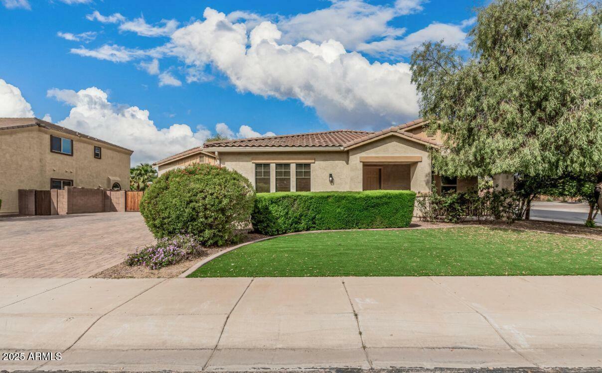 Property Photo: 4318 N 180th Drive AZ 85395