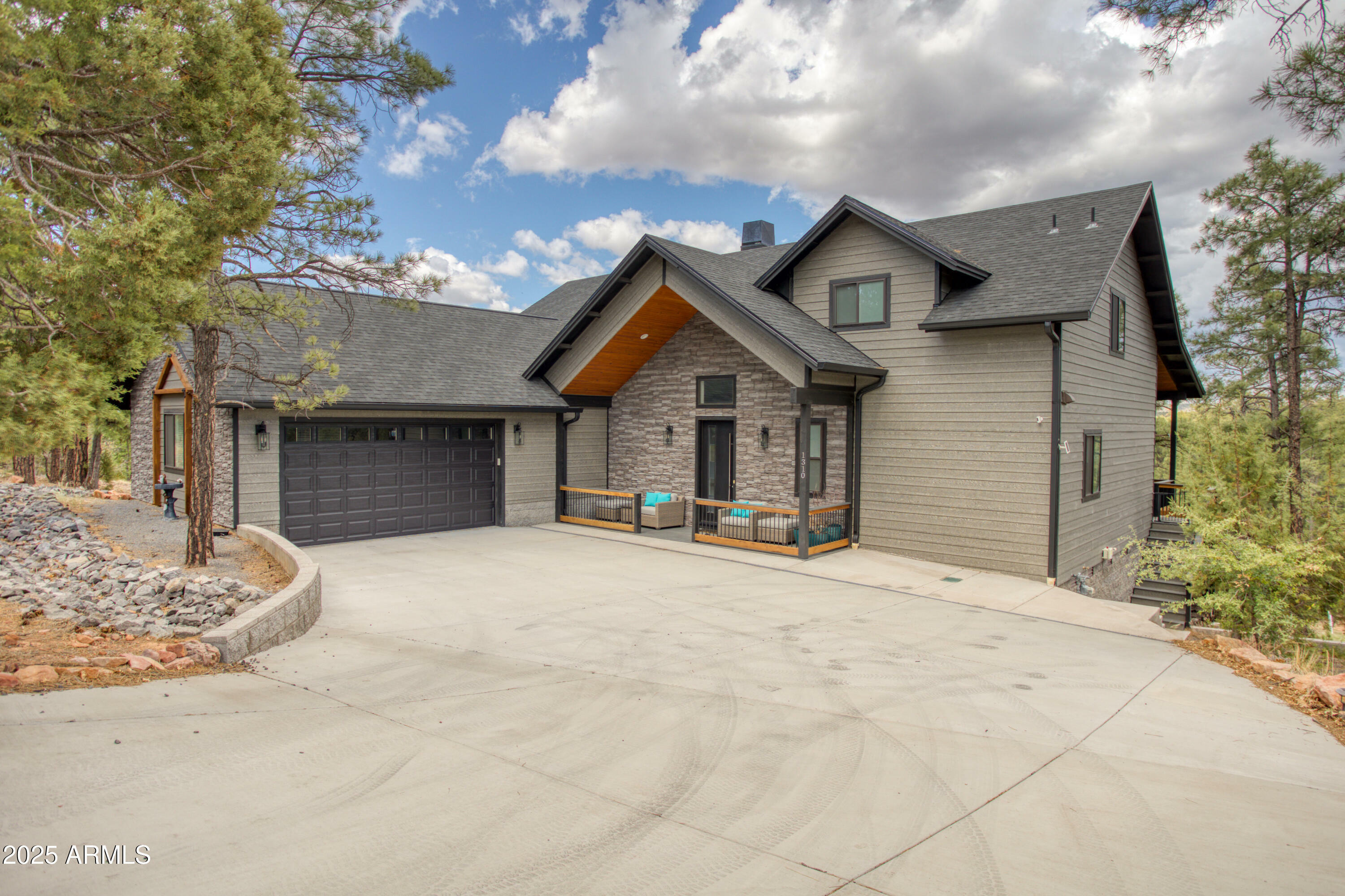 Property Photo: 1310 E Pine Oaks Drive AZ 85901