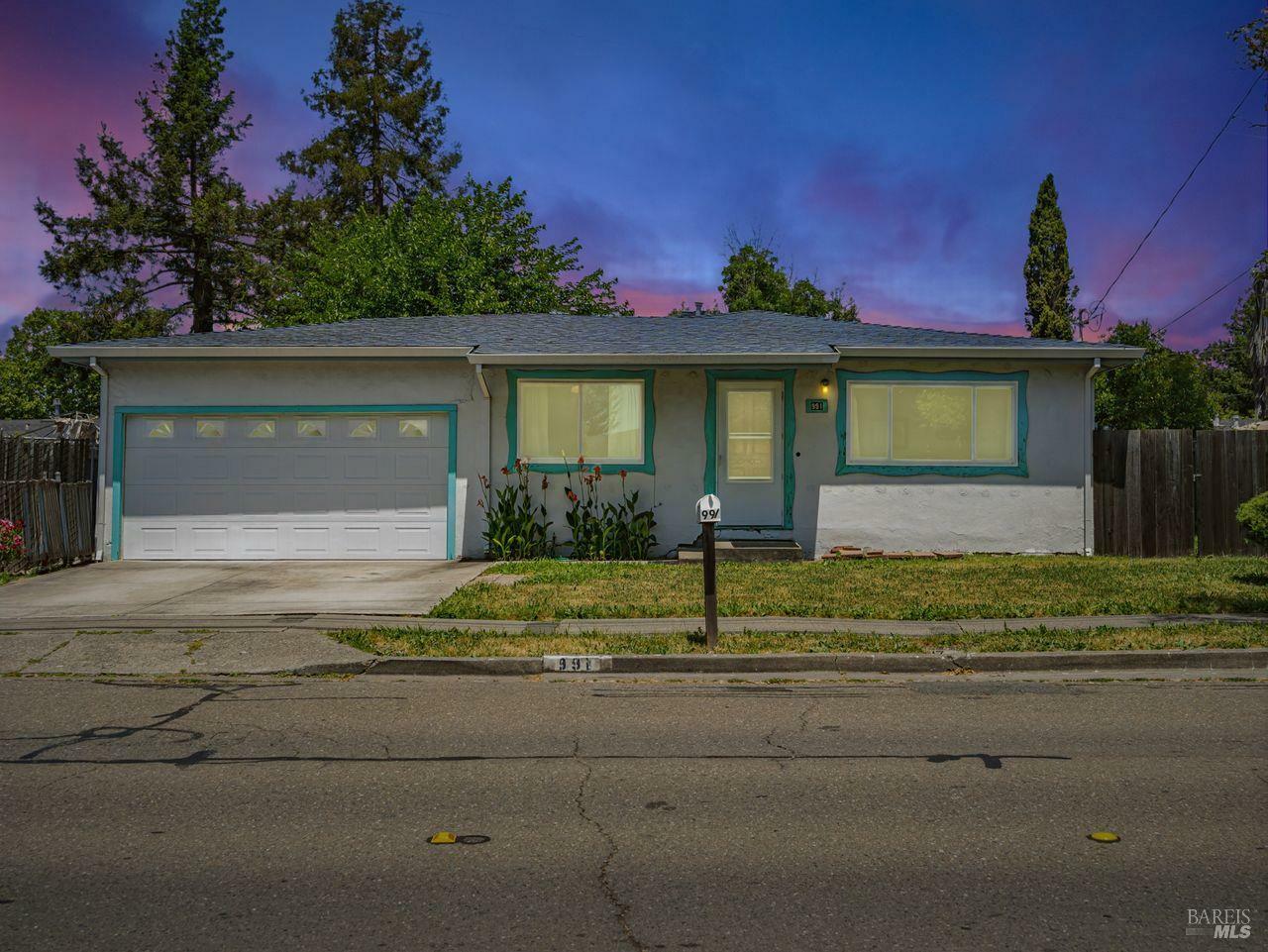 Property Photo:  991 Russell Avenue  CA 95403 
