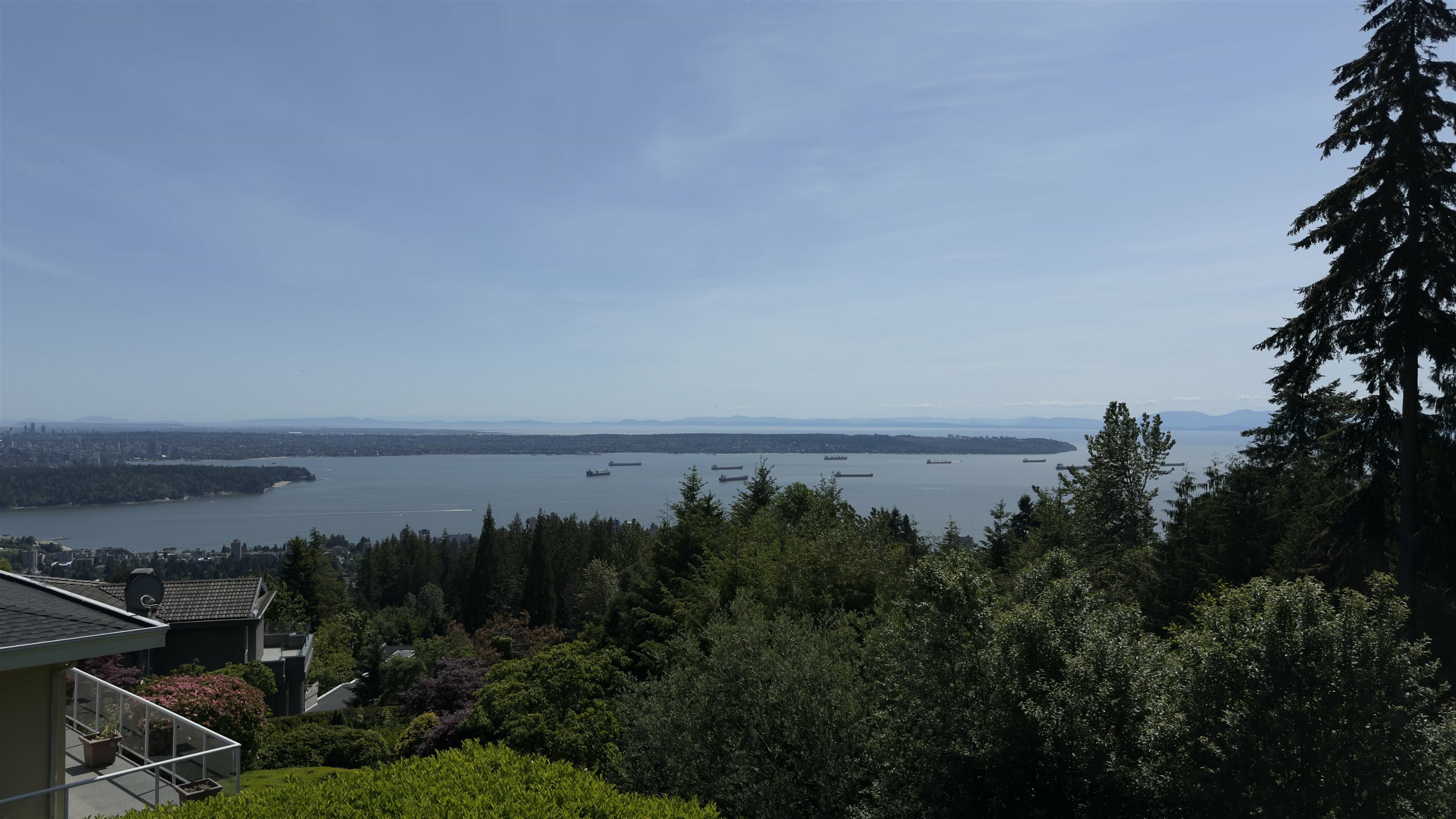 Photo de la propriété:  1474 Bramwell Road  BC V7S 2N9 