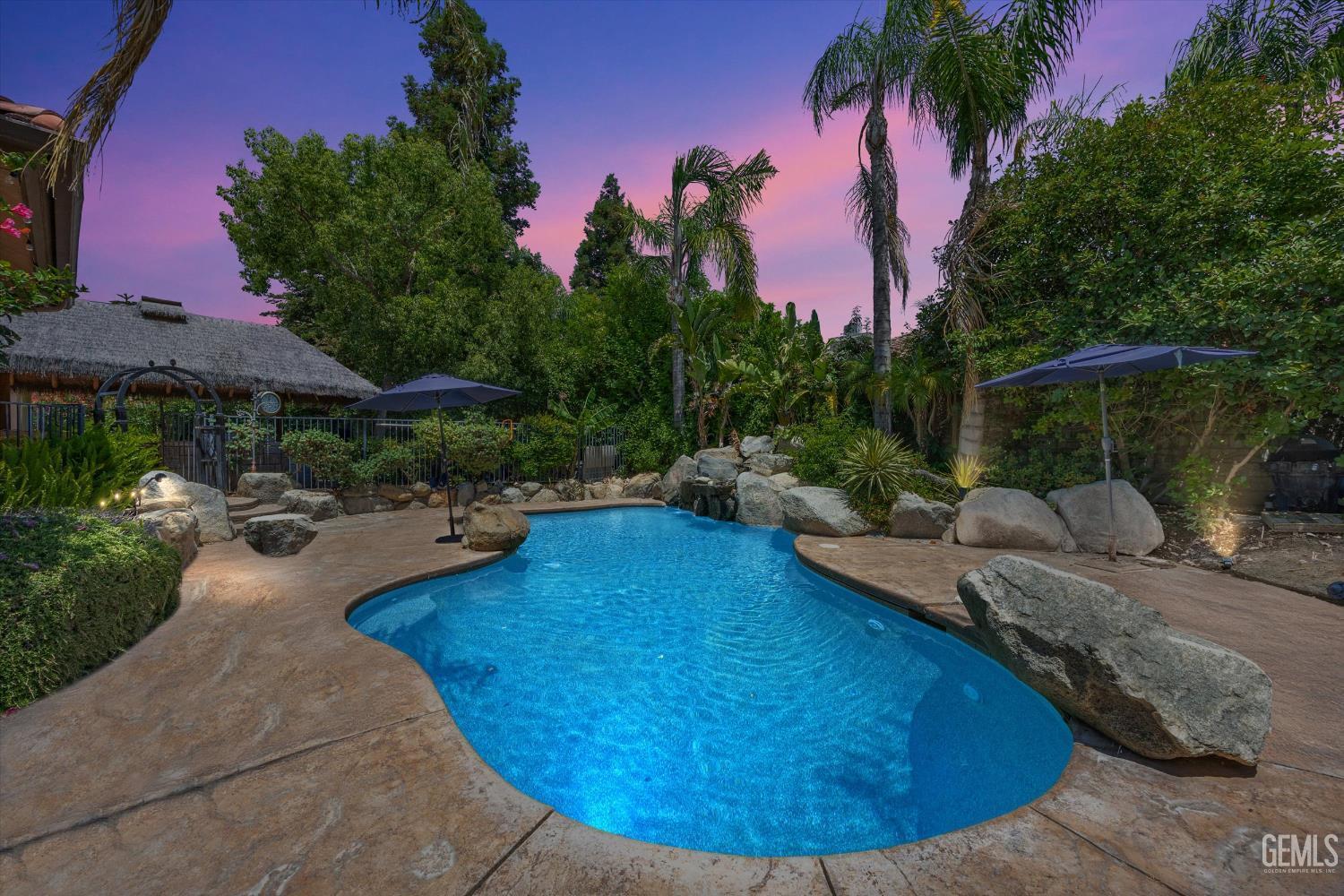 Property Photo: 1806 Briercliff Court CA 93311