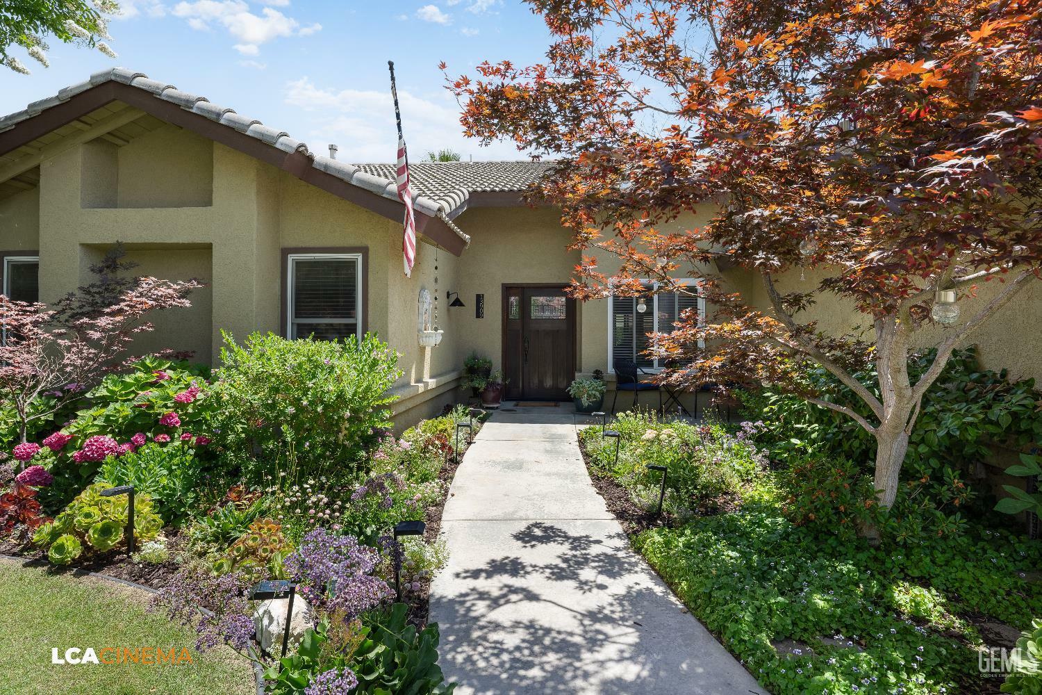 Property Photo: 13909 Las Entradas CA 93314