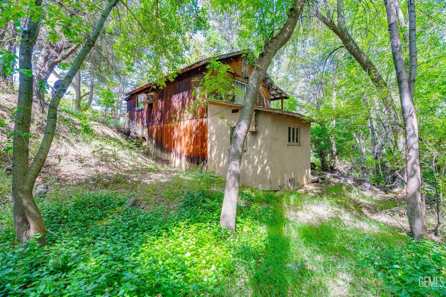 Property Photo: 1071 Eugene St CA 93268