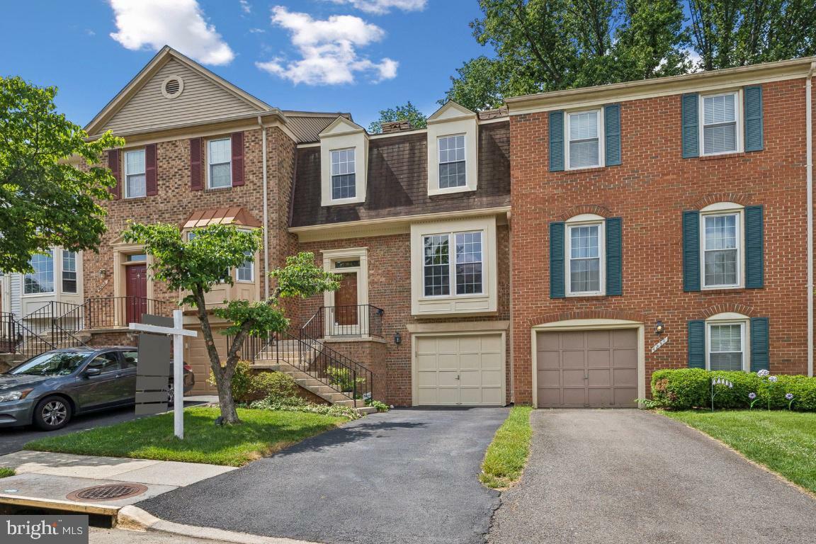 Property Photo: 4231 Sleepy Lake Drive VA 22033