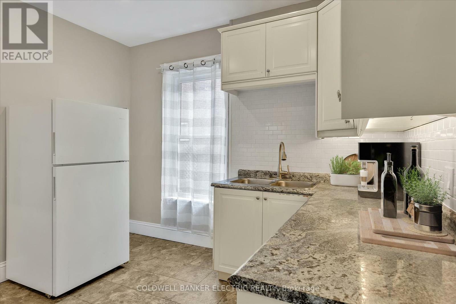 Property Photo:  202 Braidwood Avenue  ON K9J 1V1 