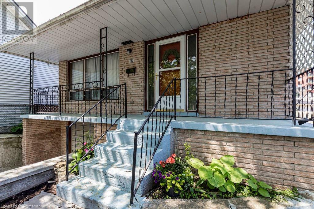 Photo de la propriété: 16 Elm Avenue ON L8G 2W1