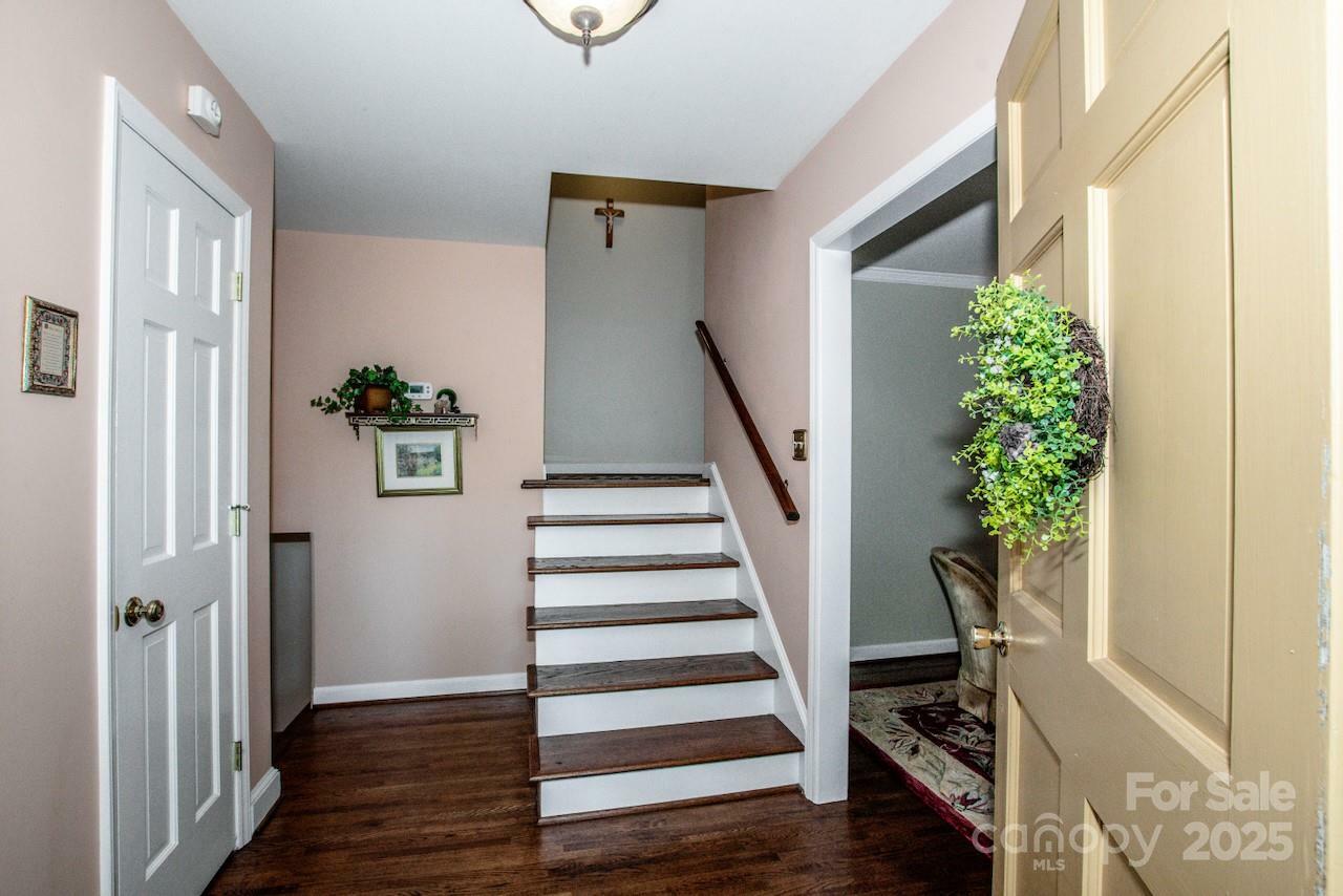 Property Photo: 928 Tally Ho Court NC 28212