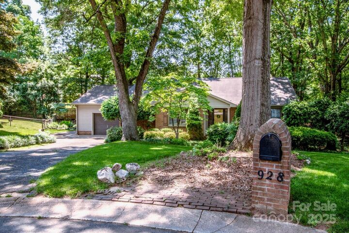 Property Photo: 928 Tally Ho Court NC 28212