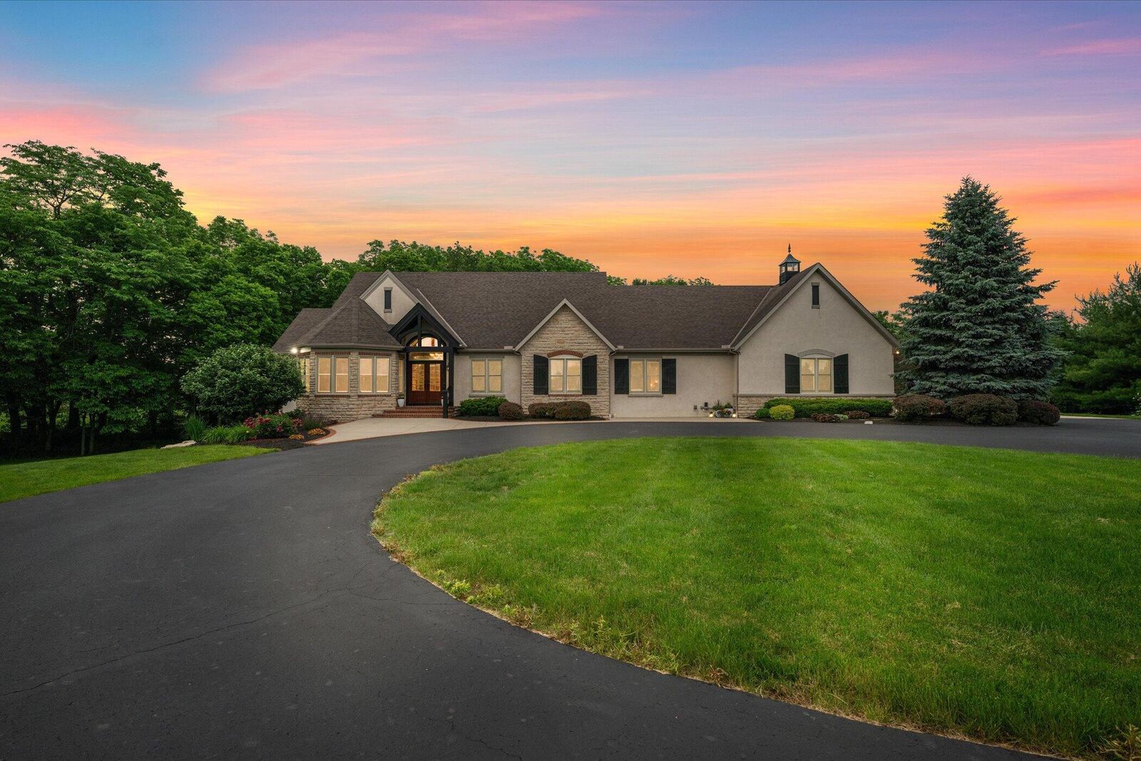 Property Photo: 390 Edgington Drive OH 43064