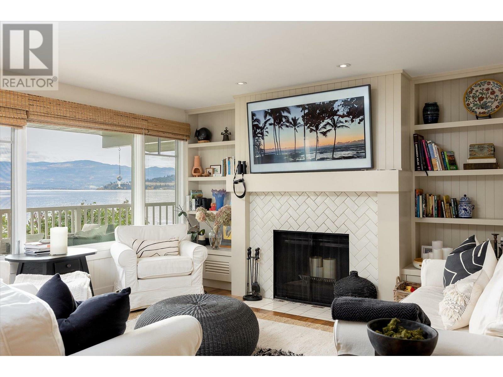 Photo de la propriété: 661 Westside Road South BC V7Y 1A1
