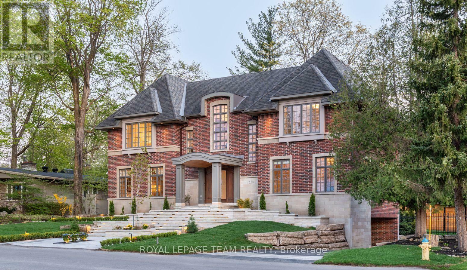 Photo de la propriété: 250 Sandridge Road ON K1L 5A2