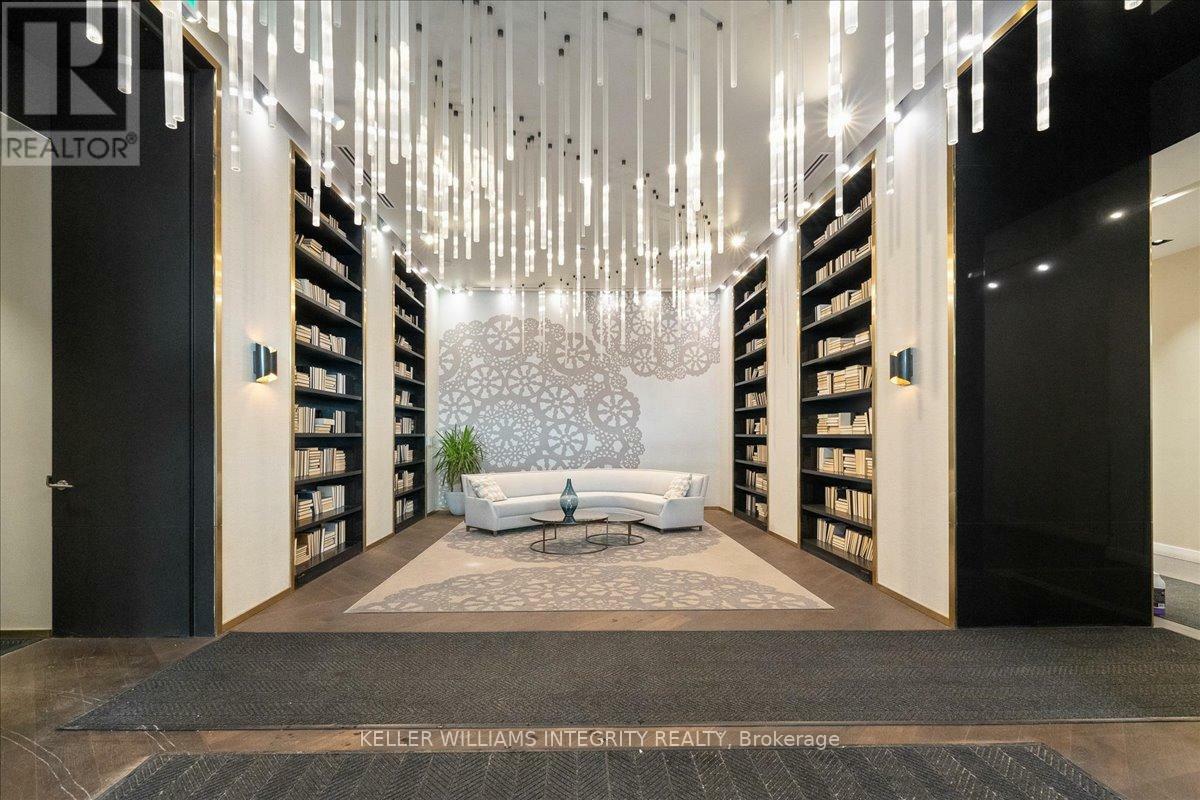 Property Photo: 428 Sparks Street 1006 ON K1R 0B3