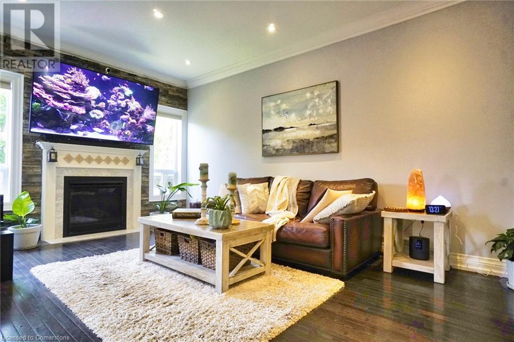 Property Photo: 71 Versailles Crescent ON L4M 0B8