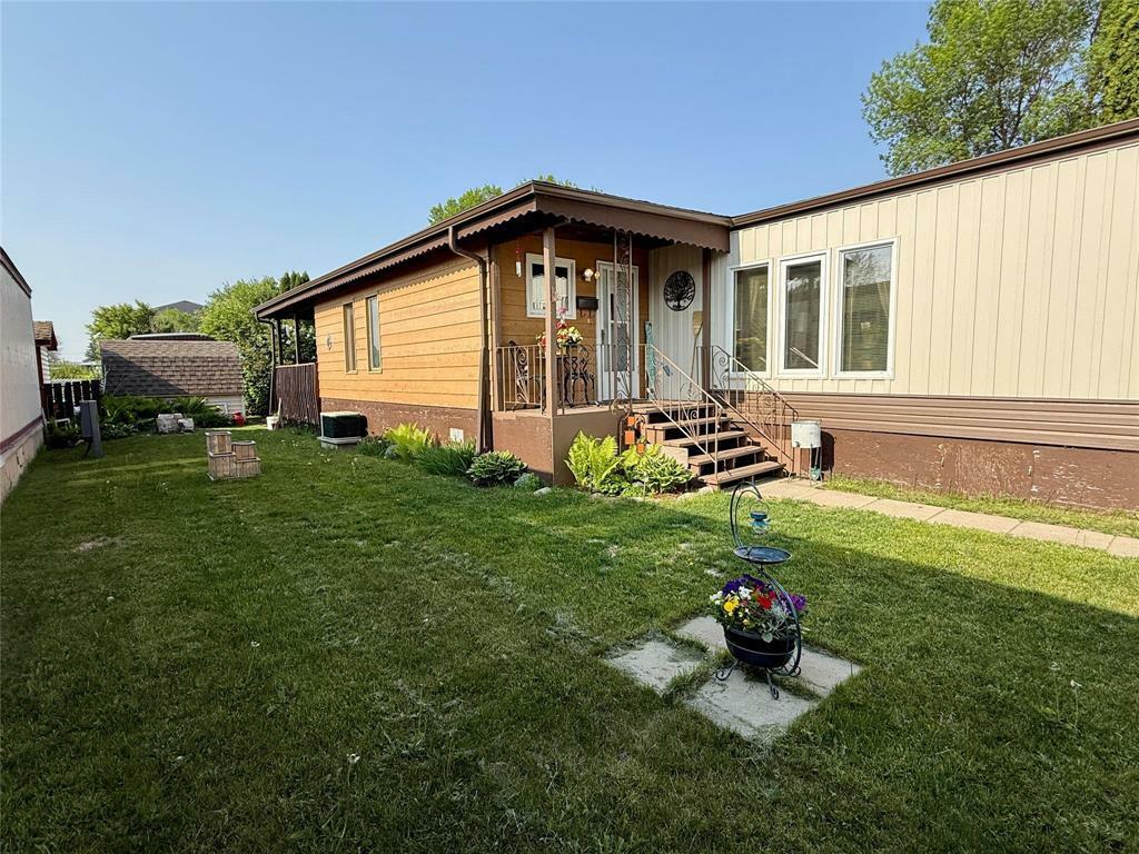 Property Photo: 93 Templeton Drive MB R7C 0A9