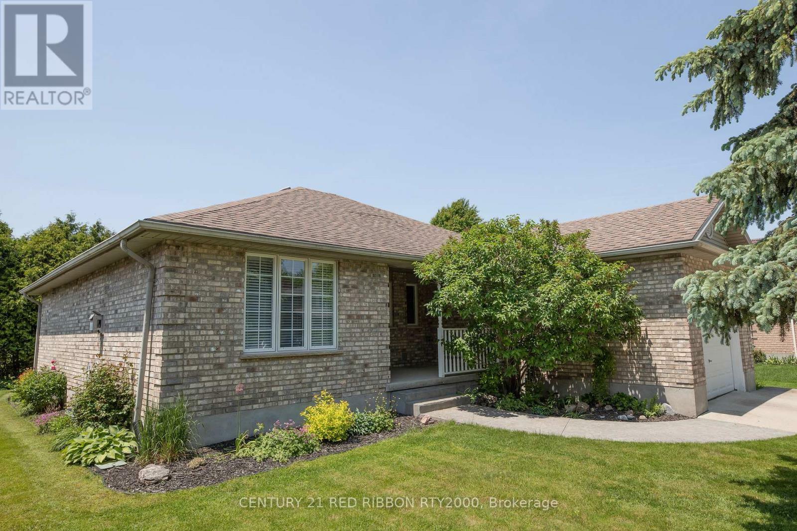 Property Photo: 482 Riverview Drive ON N7G 4B3